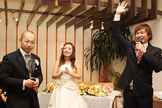 司会者はプロのお笑い芸人さん!
